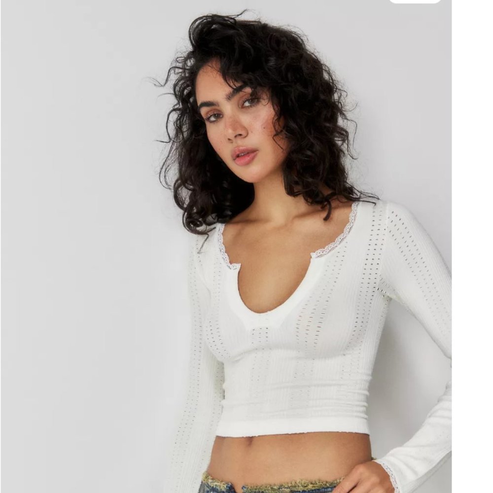 UO Go For Gold Pointelle Notched Long-Sleeved Longline Top Size Large